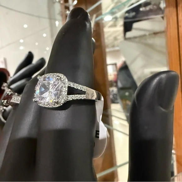 Elegant Silver band CZ Stone Ring split shank halo embezzled Stunning size 10 - Picture 5 of 7